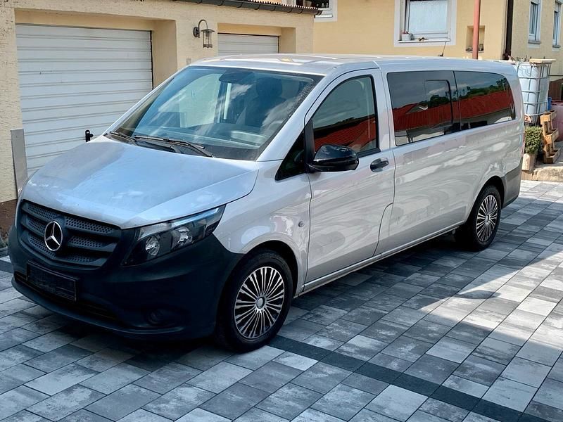Silber Gebraucht 2016 Mercedes Vito Van / Kleinbus | 17.850 € - Bild 1/4