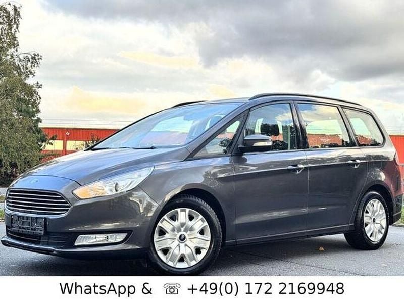 Grau Gebraucht 2017 Ford Galaxy S Van / Kleinbus | 11.900 € (Guter Preis) - Bild 1/4