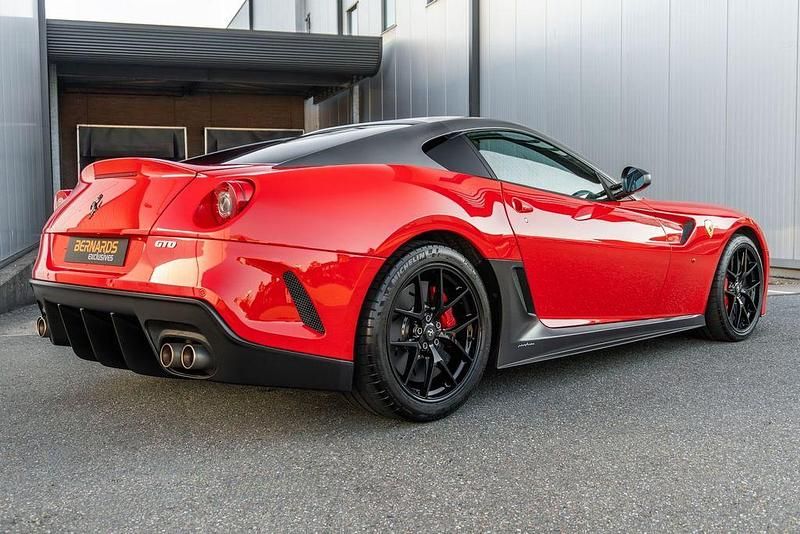Second-hand Ferrari 599 670 CP (492 kW) 2010 Roșu