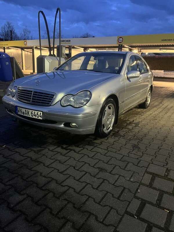 Gebraucht 2002 Mercedes C240 Elegance Limousine | 900 € (Superpreis) - Bild 1/4