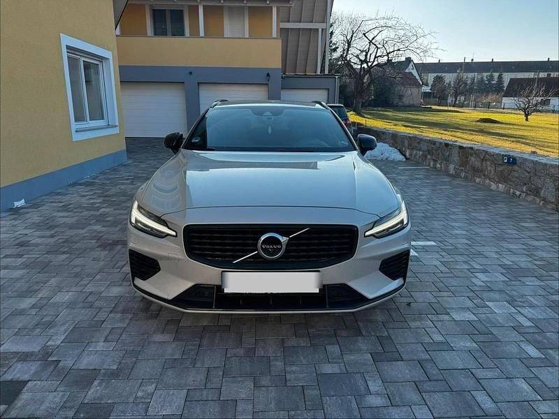 Gebraucht Volvo V60 R-Design 253 PS (186 kW) 2021 Grau Kombi
