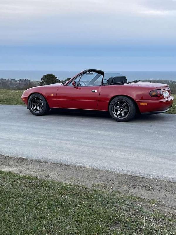 Second-hand Mazda MX5 116 CP (85 kW) 1992 Roșu Cabrio