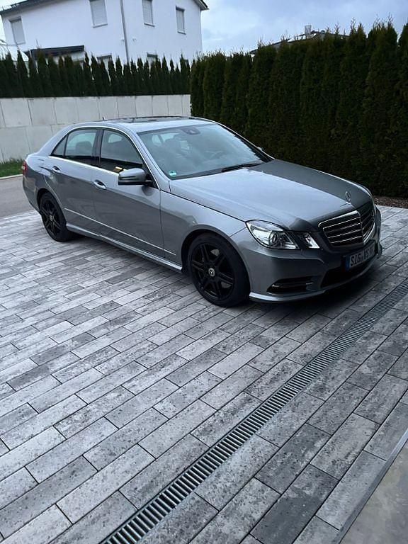 Grau Gebraucht 2013 Mercedes E350 Avantgarde Limousine | 13.200 € (Superpreis) - Bild 1/4