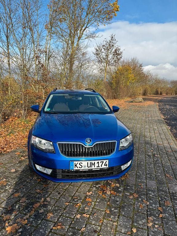 Blau Gebraucht 2017 Skoda Octavia Joy Kombi | 13.500 € (Fairer Preis) - Bild 1/4