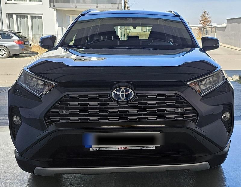 Grau Gebraucht 2020 Toyota RAV4 Hybrid Team SUV | 29.999 € (Fairer Preis) - Bild 1/4