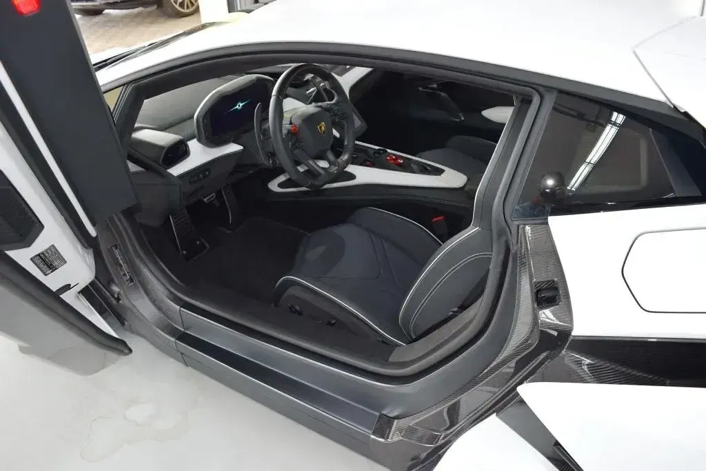 Neu Lamborghini Revuelto 1016 PS (747 kW) 2025 Bianco phanes  weiss matt Coupé