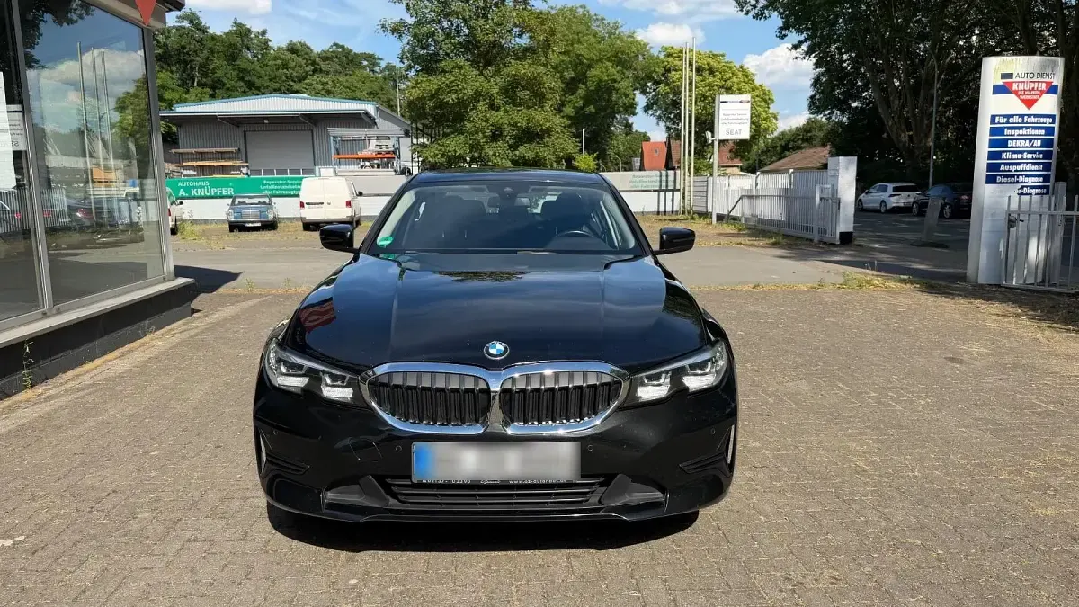 Gebraucht BMW 320 184 PS (135 kW) 2020 Schwarz Limousine