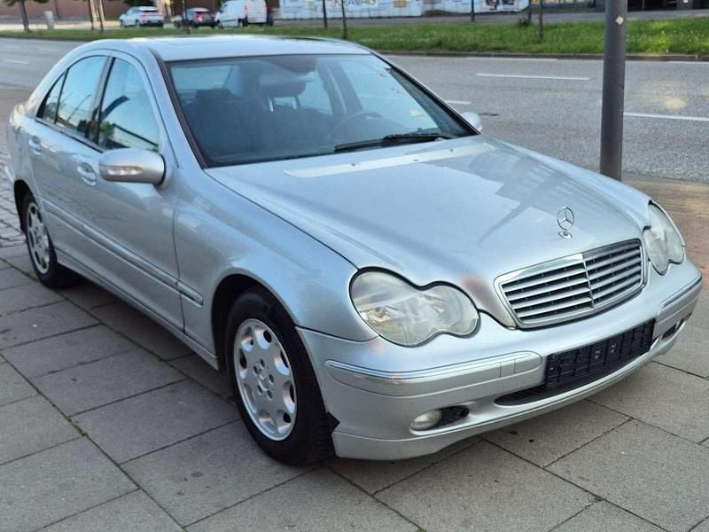 Gebraucht Mercedes C180 143 PS (105 kW) 2003 Brillantsilber  metalliclack Limousine