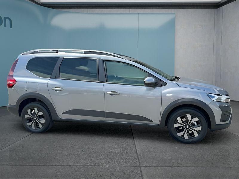 Neu Dacia Jogger 101 PS (74 kW) 2025 Grau Van / Kleinbus