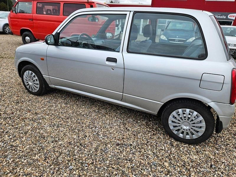 Gebraucht Daihatsu Cuore 56 PS (41 kW) 2000 Silber Kleinwagen