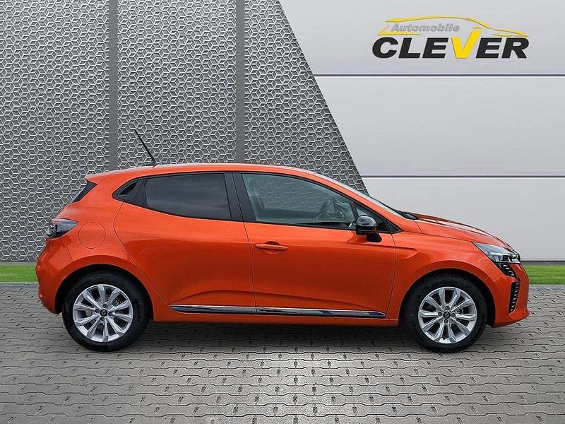 Neu Renault Clio V Evolution 91 PS (66 kW) 2025 Orange Limousine