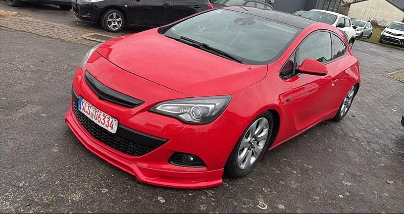 Rot Gebraucht 2011 Opel Astra GTC Coupé | 6.300 € (Etwas zu teuer) - Bild 1/4