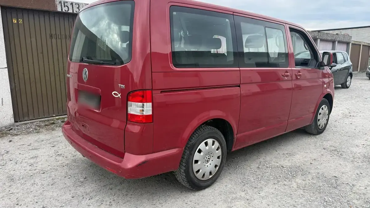 Gebraucht VW Caravelle 131 PS (96 kW) 2009 Rot Van