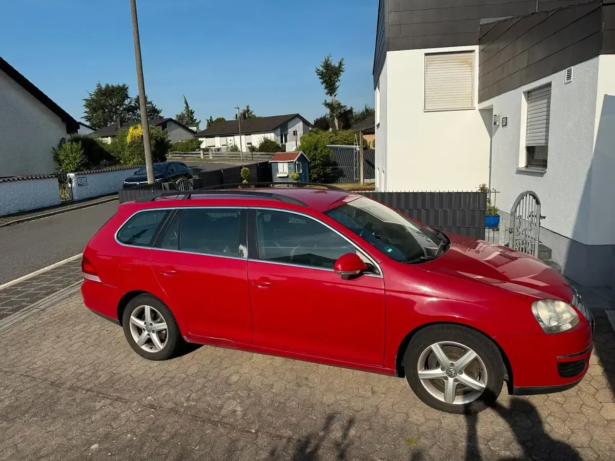 Gebraucht VW Golf VI 122 PS (89 kW) 2009 Rot Kleinwagen