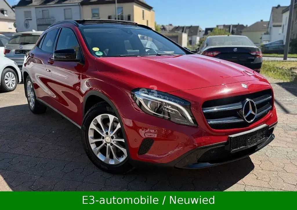Gebraucht Mercedes GLA220 177 PS (130 kW) 2016 Jupiterrot uni (metallic) SUV