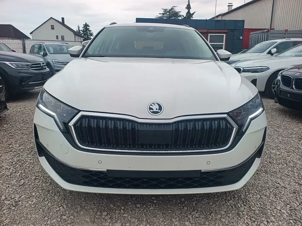Gebraucht Skoda Octavia Selection 150 PS (110 kW) 2025 Weiß Kombi