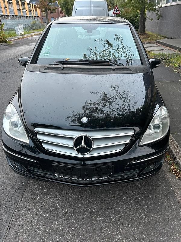 Schwarz Gebraucht 2005 Mercedes B200 Van / Kleinbus | 2.900 € (Fairer Preis) - Bild 1/4