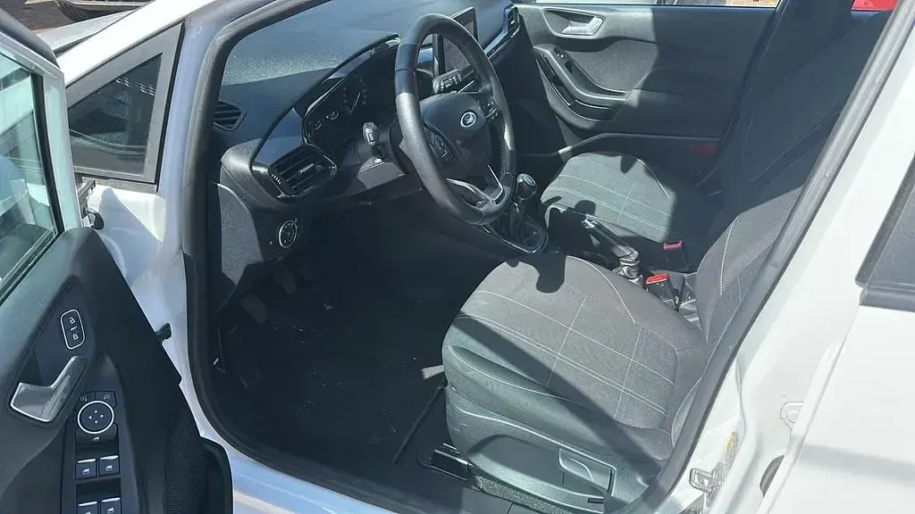 Gebraucht Ford Fiesta Cool & Connect 75 PS (55 kW) 2020 Weiß Kleinwagen