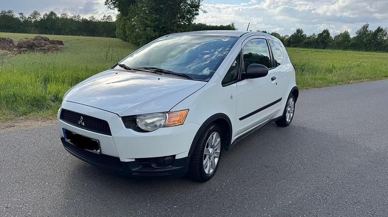 Weiß Gebraucht 2010 Mitsubishi Colt Edition Limousine | 2.900 € (Guter Preis) - Bild 1/4