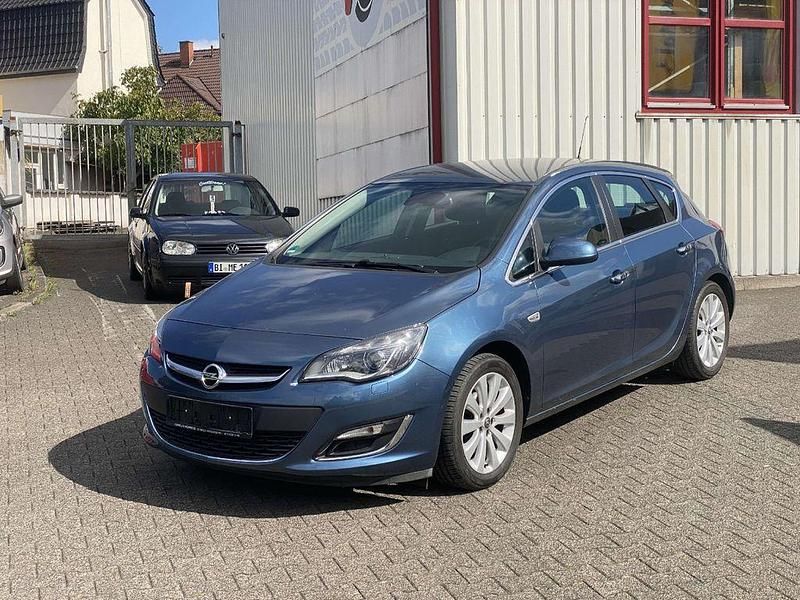 Blau Gebraucht 2013 Opel Astra Innovation Kleinwagen | 7.295 € (Fairer Preis) - Bild 1/4