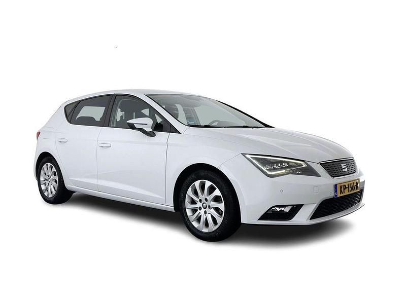 Weiß Gebraucht 2017 Seat Leon CONNECT Limousine | 6.145 € (Fairer Preis) - Bild 1/4