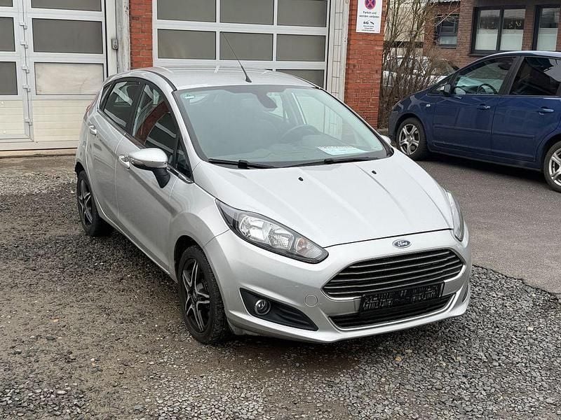 Gebraucht Ford Fiesta Titanium 75 PS (55 kW) 2014 Silber Kleinwagen