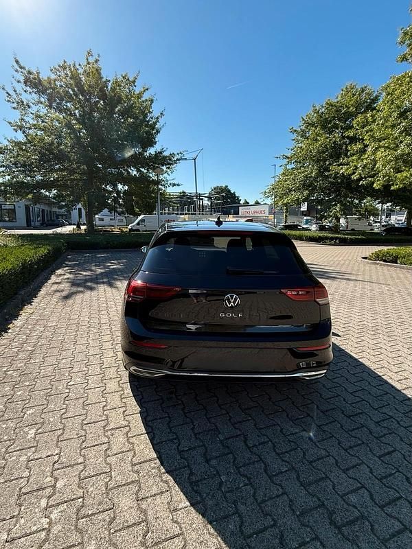 Gebraucht VW Golf VIII Active 130 PS (95 kW) 2021 Schwarz Kombi