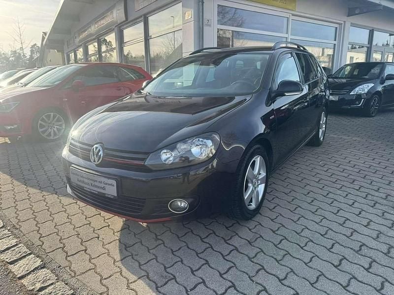 Gebraucht VW Golf VII Match 140 PS (102 kW) 2013 Deep black perleffekt Kombi