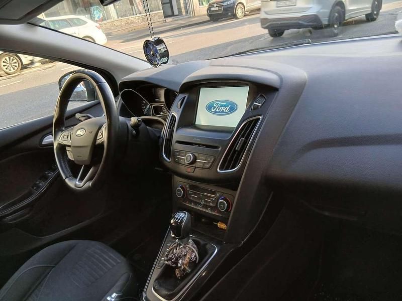 Usata Ford Focus 125 CV (91 kW) 2015 Grigio Station wagon