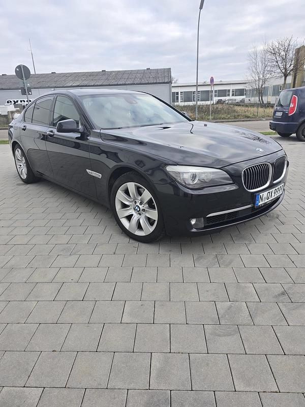 Gebraucht BMW 740 306 PS (225 kW) 2012 Schwarz Limousine