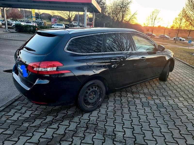 Gebraucht Peugeot 308 130 PS (95 kW) 2015 Schwarz Kombi