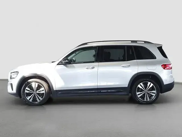 Gebraucht Mercedes GLB220 Night 190 PS (139 kW) 2024 Iridiumsilber (metallic) SUV