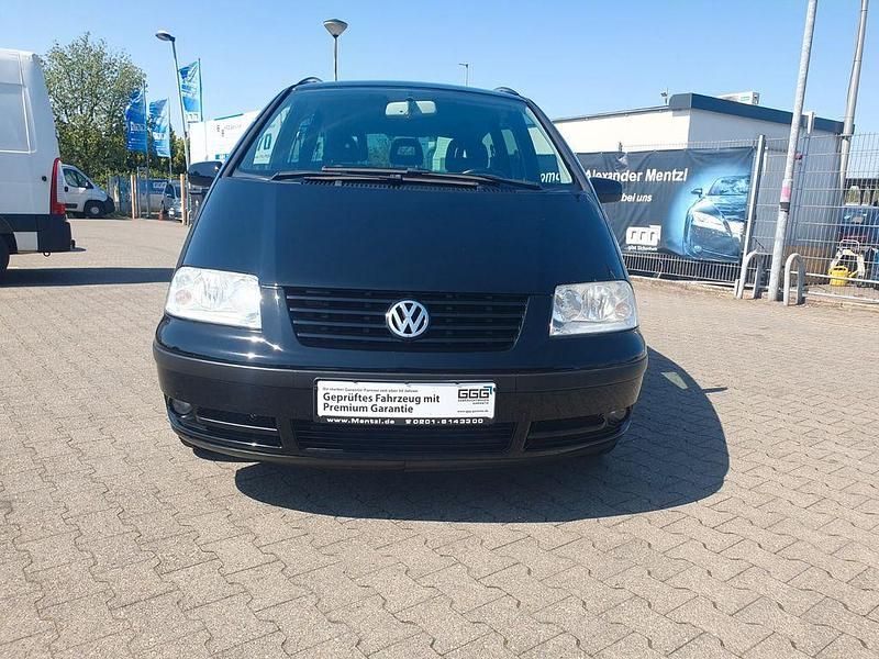 Second-hand VW Sharan 150 CP (110 kW) 2003 Negru Monovolum