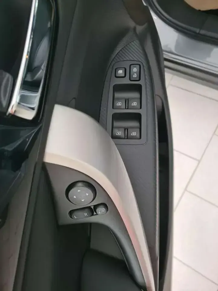 Gebraucht Mitsubishi Eclipse Cross Plus 188 PS (138 kW) 2023 Platinumgrau SUV