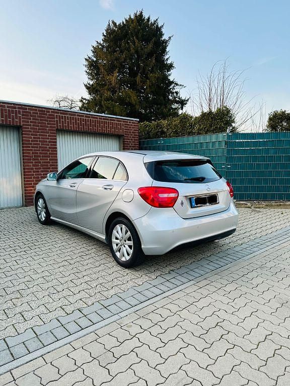 Gebraucht Mercedes A180 122 PS (89 kW) 2013 Silber Limousine