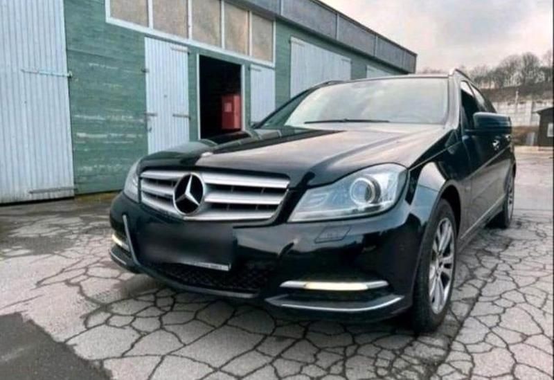 Gebraucht Mercedes C180 156 PS (114 kW) 2012 Schwarz Kombi