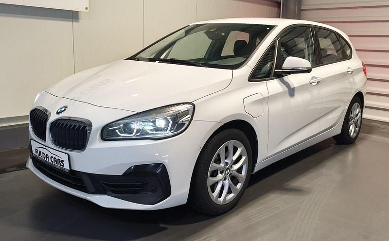 Weiß Gebraucht 2019 BMW 225 Active Tourer iPerformance Van / Kleinbus | 16.990 € (Guter Preis) - Bild 1/4