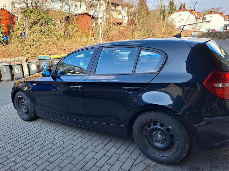 Gebraucht BMW 116 122 PS (89 kW) 2008 Schwarz Kleinwagen