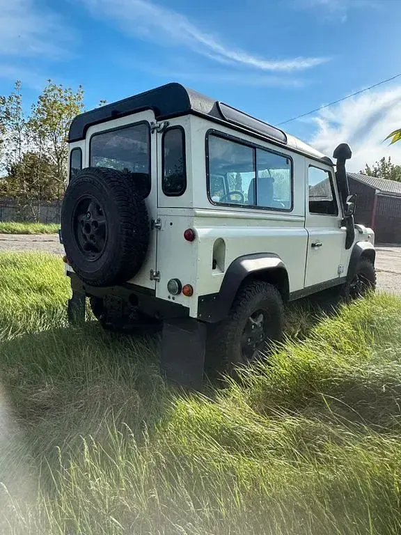 Gebraucht Land Rover Defender SE 122 PS (89 kW) 2004 Weiß Kombi