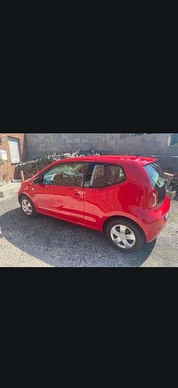 Second-hand VW up! 60 CP (44 kW) 2013 Roșu Hatchback