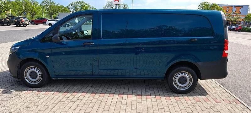 Grün Gebraucht 2020 Mercedes Vito Van / Kleinbus | 19.500 € (Superpreis) - Bild 1/4
