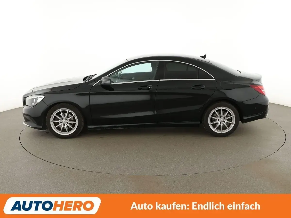 Gebraucht Mercedes CLA180 Urban 122 PS (89 kW) 2017 Schwarz Limousine