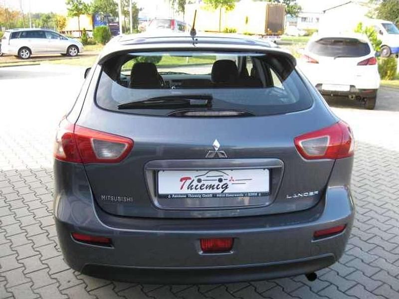 Gebraucht Mitsubishi Lancer Invite 143 PS (105 kW) 2011 Effektgrau Limousine