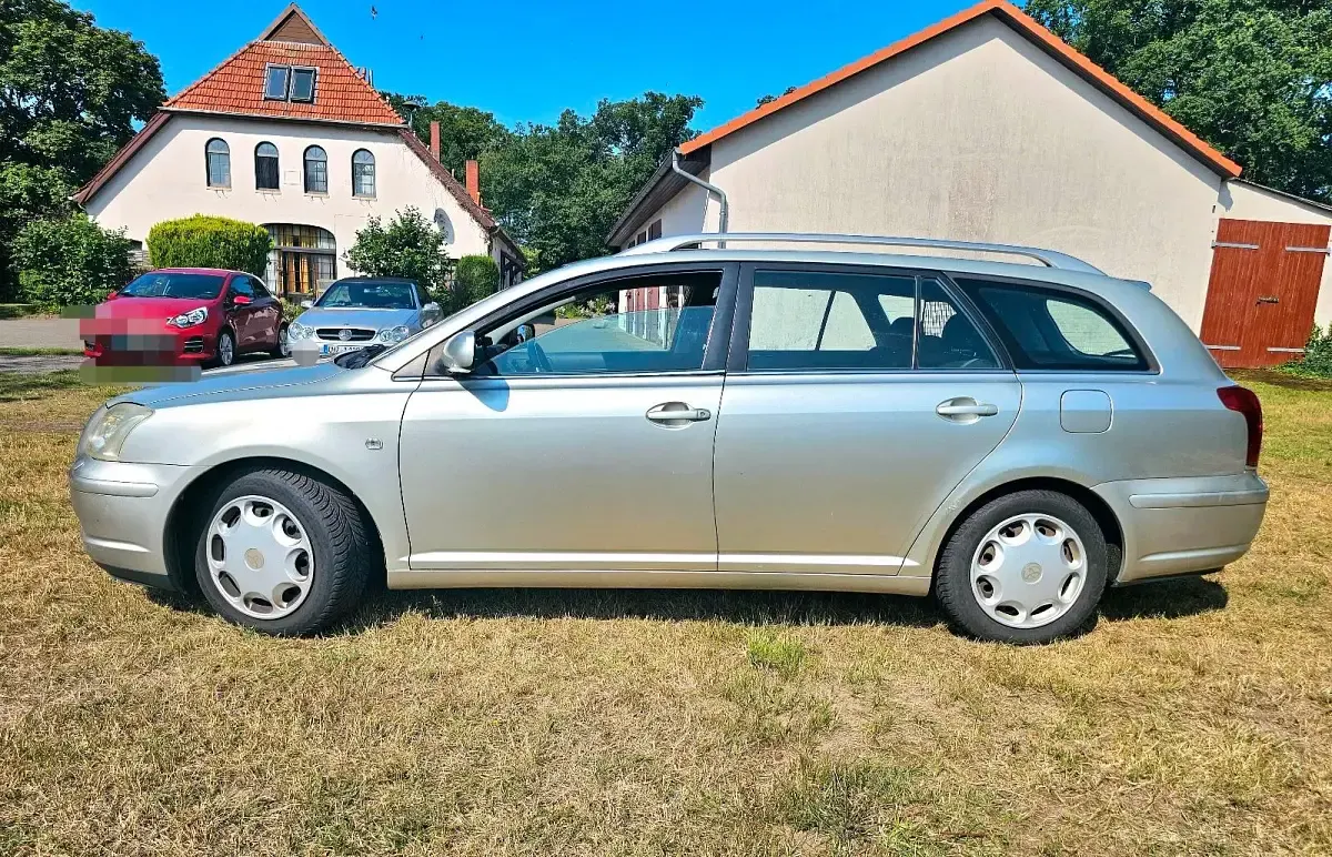 Gebraucht Toyota Avensis 129 PS (94 kW) 2005 Silber Kombi