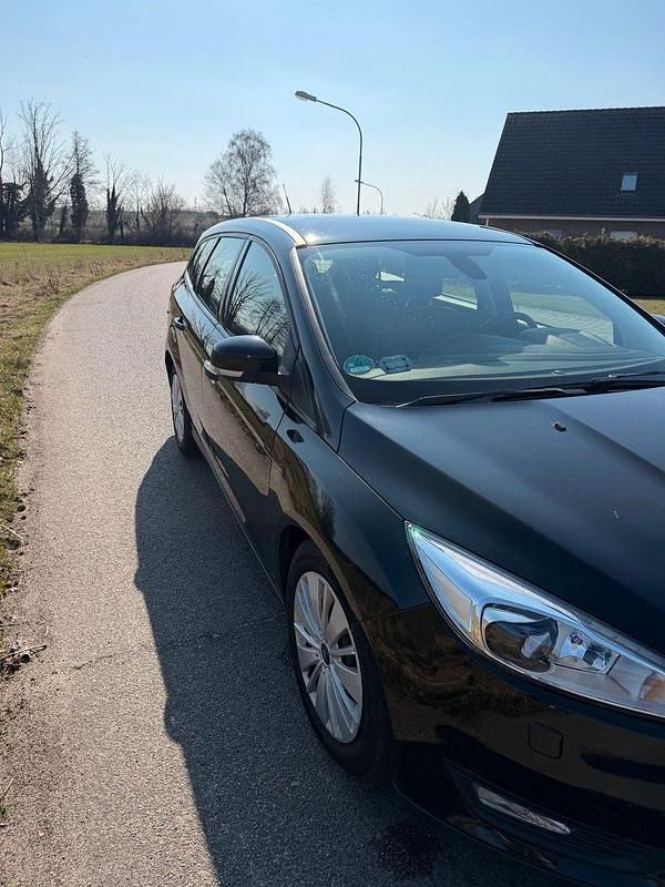 Usata Ford Focus 120 CV (88 kW) 2018 Nero Berlina