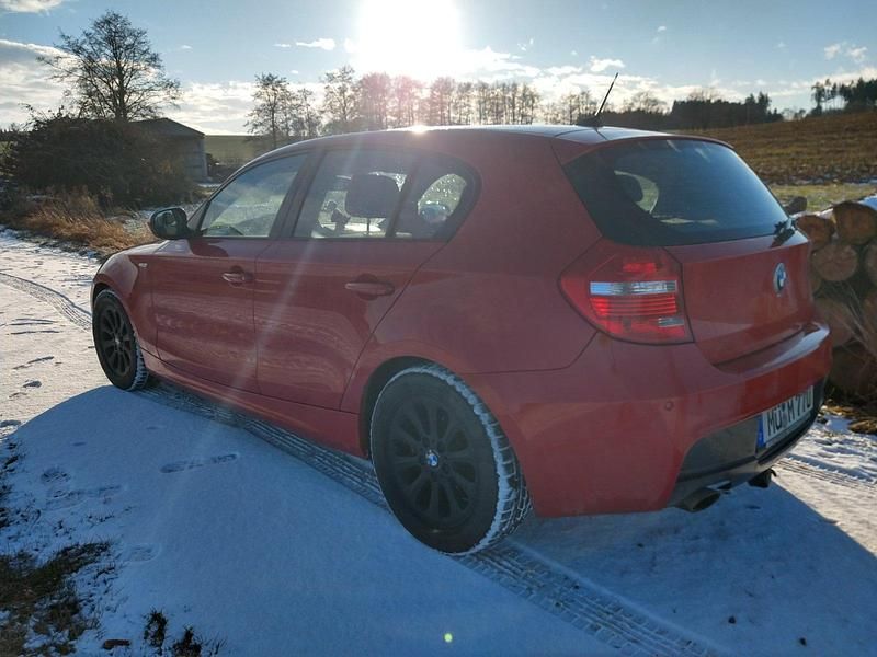 Gebraucht BMW 120 177 PS (130 kW) 2009 Rot Kleinwagen