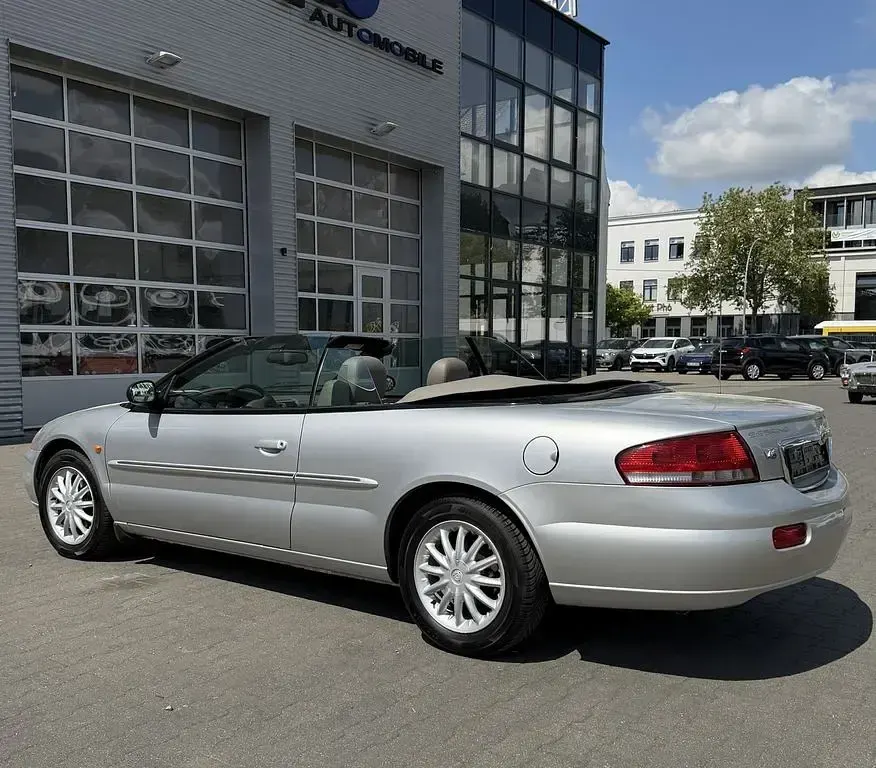 Usado Chrysler Sebring Cabriolet 203 CV (149 kW) 2003 Plateado Descapotable