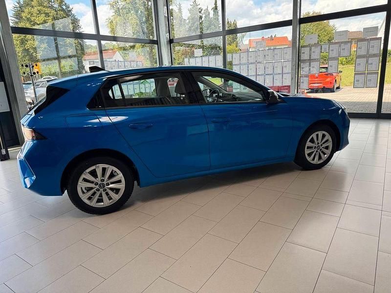 Gebraucht Opel Astra 110 PS (80 kW) 2022 Blau Limousine