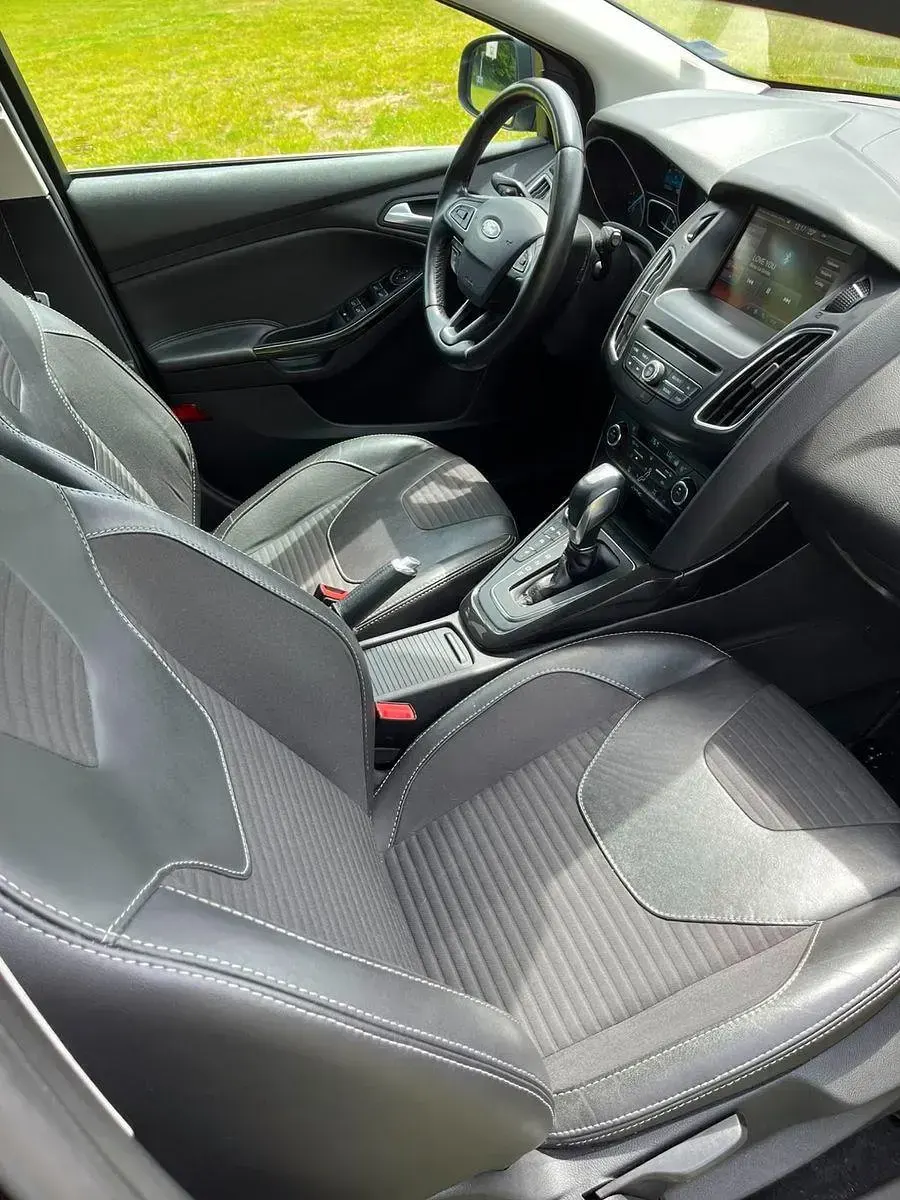 Gebraucht Ford Focus Titanium 182 PS (133 kW) 2015 Grau Limousine