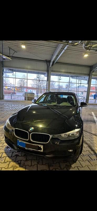 Schwarz Gebraucht 2014 BMW 318 Sport Line Limousine | 10.500 € (Fairer Preis) - Bild 1/4